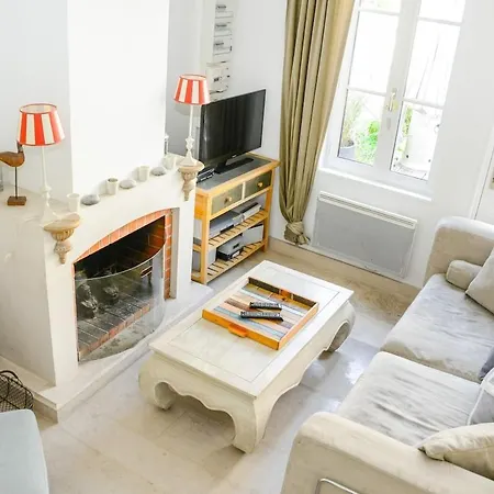 La Maison Bleue Holiday home *